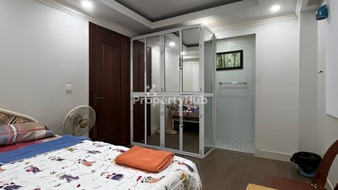 Room for rent at Chomrern Phol