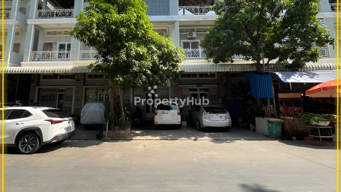 💥ផ្ទះលក់បន្ទាន់ ផ្ទះថ្មីស្អាត ទល់មុខផ្សារ បុរីវិមានភ្នំពេញក្រសួងដែនដីថ្មី💥