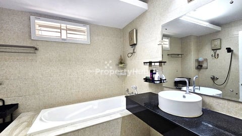 វិឡាឃ្វីន ត្រូវការលក់បន្ទាន់ ក្នុងបុរី Orkide villa