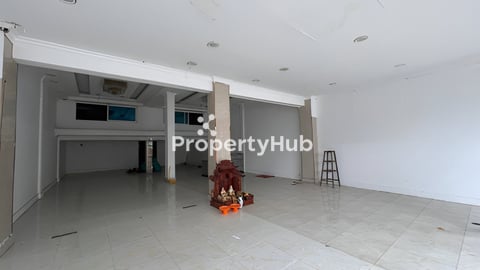 ផ្ទះពីរល្វែងទម្លុះចូលគ្នា សម្រាប់ជួល នៅបឹងត្របែក