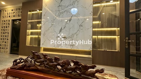 ផ្ទះលក់ 24m x 19m លក់បន្ទាន់