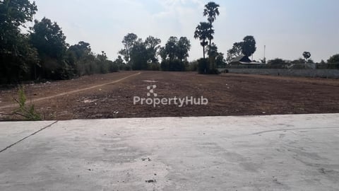ដីកណ្តាលស្ទឹង ជិតព្រលានថ្មីសម្រាប់លក់ 