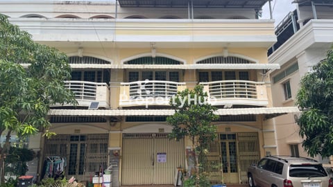 Link House for Sale near to Phnom Penh International Airport