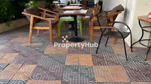 ផ្ទះល្វែងកែងលក់ ជាប់ផ្លូវវេងស្រេងអាចបើកអាជីវកម្ម និងមានចំណូលជួលស្រាប់