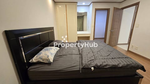 Special Price! 1-Bedroom for Sale at De Castle Royal, BKK1