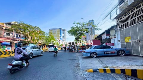 ឃ្លាំងជួលនៅលើផ្លូវ271