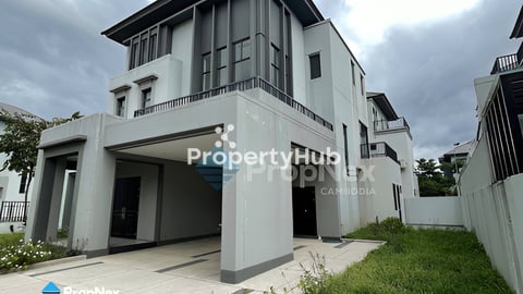 🏡 Corner Single Villa for Rent – Chip Mong 598