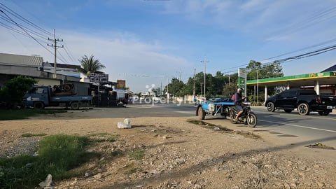 ដីលក់ជាប់ផ្លូវជាតិ