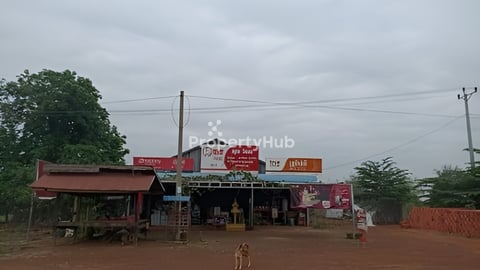 ឃ្លាំង​លក់ រឺជួល ជាប់​ផ្លូវ​ជាតិ​ក្រុង​ព្រះ​វិហារ