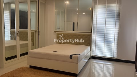 វីឡាលក់ ឌឹ មេគ្គងរ៉ូយ៉ាល់ 17.5mx18m