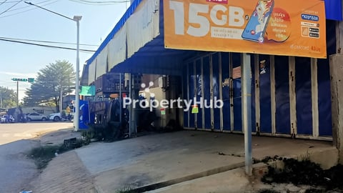 ឃ្លាំងលក់ស្តុបបំបែកលាច ពោធិសាត