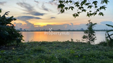 ដីជាប់ទន្លេរលក់បន្ទាន់ 14.74m x 50m