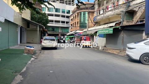 ដីលក់នៅបឹងត្របែក