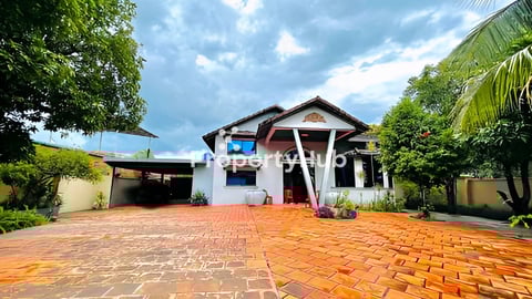 ក្នុងក្រុង(ក្បែរនាឡិកាយក្ស)