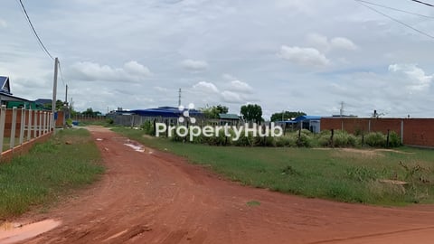 ដីលក់បន្ទាន់ (លើផ្លូវកែង 8m និង 10m)