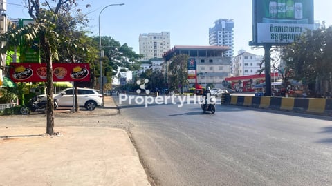 ដីជួលនៅលើផ្លូវព្រះមុនីវង្ស