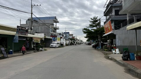 ដីអាជីវកម្មលក់ជិតបុរីពិភពថ្មីឈូកវ៉ា2