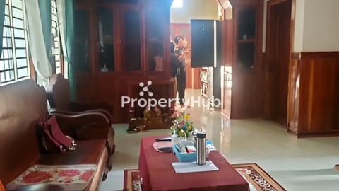 ផ្ទះវីឡានិងឃ្លាំងលក់បន្ទាន់ខ្លាំង