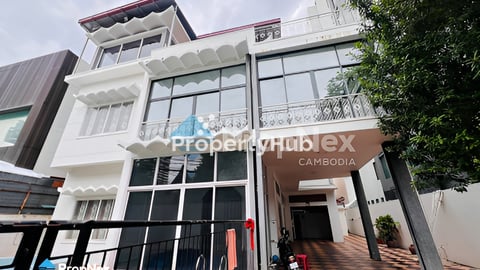 វីឡាសម្រាប់ជួល នៅបឹងគេងកង មួយSpacious Villa with Private Swimming Pool for Rent 