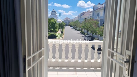 វីឡាទោលកែងសម្រាប់លក់ នៅបុរីភ្នំពេញថ្មីអេលីតផាក2