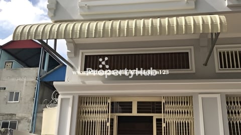 ផ្ទះល្វែងថ្មីលក់បន្ទាន់ នៅស្ទឹងមានជ័យលូ៥ មាន២ជាន់កន្លះ 82000$ ចចារ