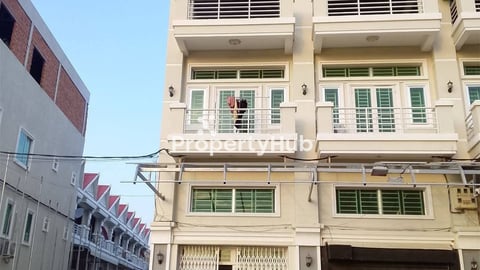 Corner House for Sale in Khan Russey Keo