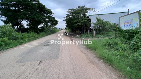 ដីលក់បន្ទាន់មានផ្លូវមុខនិងផ្លូវក្រោយ14*68 ជាប់ផ្លូវជាតិ261 ខាងក្រោយជាប់ផ្លូវ15ម៉