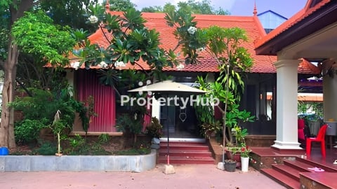 Modern style kmer villa just vacant for Lease in BTP
