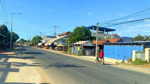 ដីលក់នៅជិតសាលាសង្កាត់ព្រែកថ្មី