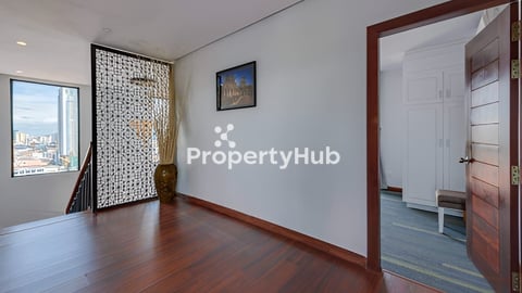 Elegant Wooden-Style Penthouse for Rent in BKK1-4 Bedroom