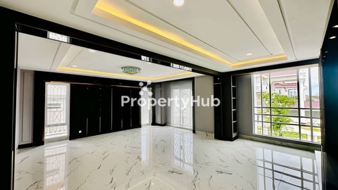 ផ្ទះ ឃ្វីន QUEEN