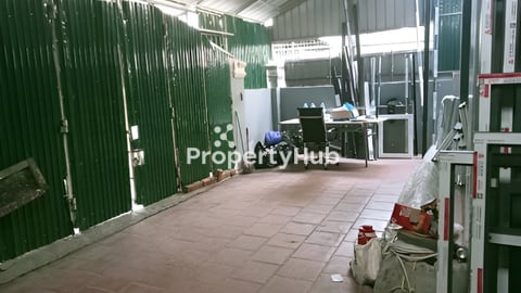 លក់បន្ទាន់ នៅជិតផ្សារដើមថ្កូវ