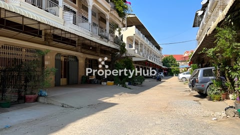 🏘 ផ្ទះល្វែង នៅជិតផ្សារតាខ្មៅថ្មី ក្រុងតាខ្មៅ ត្រូវការលក់បន្ទាន់ខ្លាំង ​