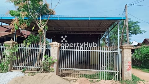 ដីលក់នៅមុខវិទ្យាលយ័ដំដែកស្រុកសូទ្រនិគមខេត្តសៀមរាប