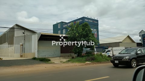 ដីលក់ក្បែរផ្សារកំពង់ថ្ម