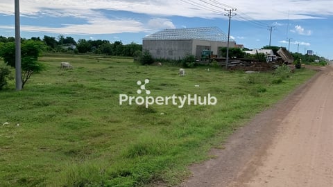 ដីលក់នៅលើផ្លូវហាយវ៉េ ស្ថិតនៅតំបបន់សក្តានុពល ផ្លូវបំបែក ទៅភ្នំសំពៅ ក្នុងសង្កាត់អូ