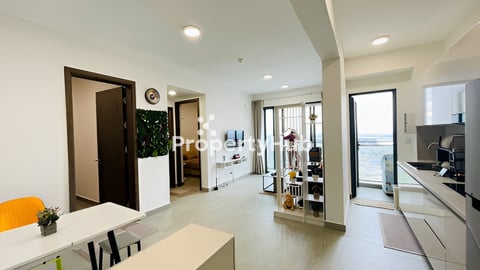 Spacious modern condo 2 bedroom for rent Urban Village