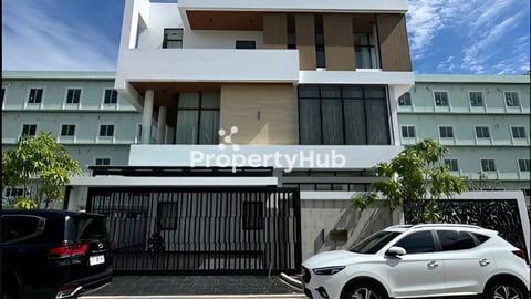 ​🌟 LUXURY VILLA FOR SALE & LEASE | វិឡាឃ្វីនសម្រាប់លក់ និងជួល 🌟