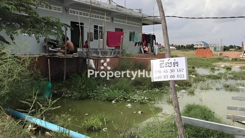 ដី២ឡូជាប់គ្នា ទំហំ(8.2*16m2)