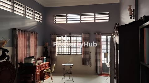 ផ្ទះចំហៀងជិតផ្សារអូឡាំពិច House Near Olympic Market