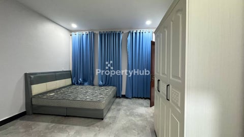 Building for rent 14 rooms