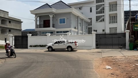 House for rent near two lions