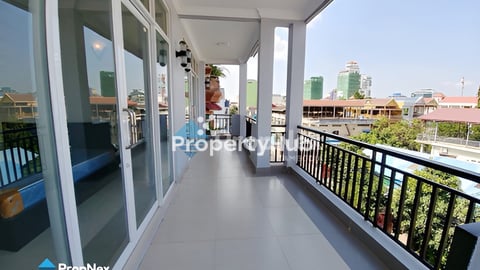 Building for rent : good for running apartment or clinic