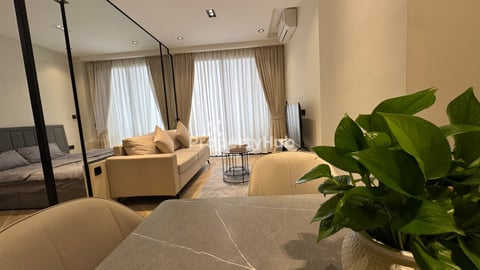 Spacious Modern Living | Large 1BR at Time Square 306, BKK1