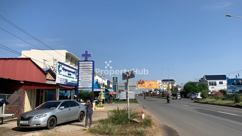 ដីលក់នៅផ្លូវជាតិលេខ៥ ជាប់បូរីសំរោង 40គុណ140ស្មើរ5568ការេ មួយការេ 350$ត