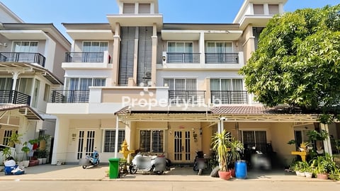 🏘 វីឡាកូនកាត់ (LA) ក្នុងបុរី ប៉េងហួតផ្សារប៉េសេ ត្រូវការលក់បន្ទាន់ខ្លាំង ​