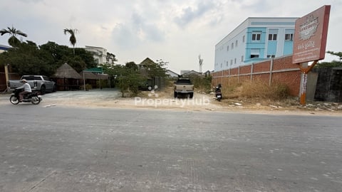 ដីអាជីវកម្មលក់នៅជិតវត្តសំរោងអណ្ដែត