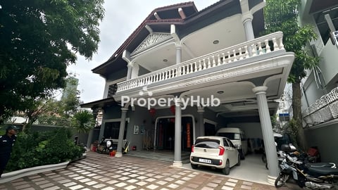 🏢 House for Rent – Main Road BKK1