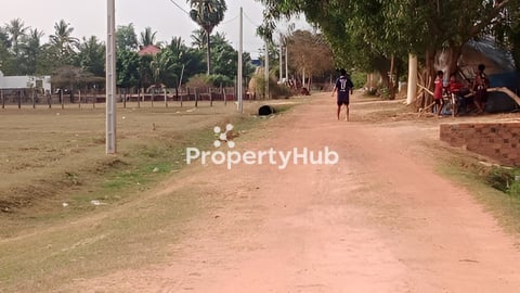 ដីលក់នៅភូមិតាចេកជិតផ្សារជ្រាវលក់តម្លៃក្រោមទីផ្សារមិនដែរមាន