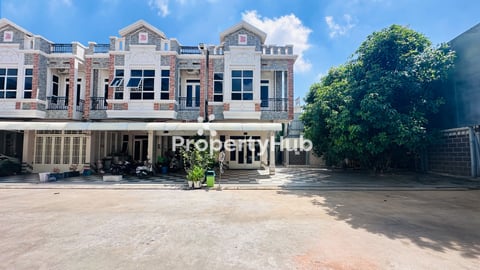 4 Bedroom -Link House for Sale in Russey Keo